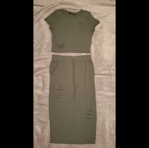 Fashion Nova Green Crop Top & Long Skirt Set!! - Picture 2 of 3